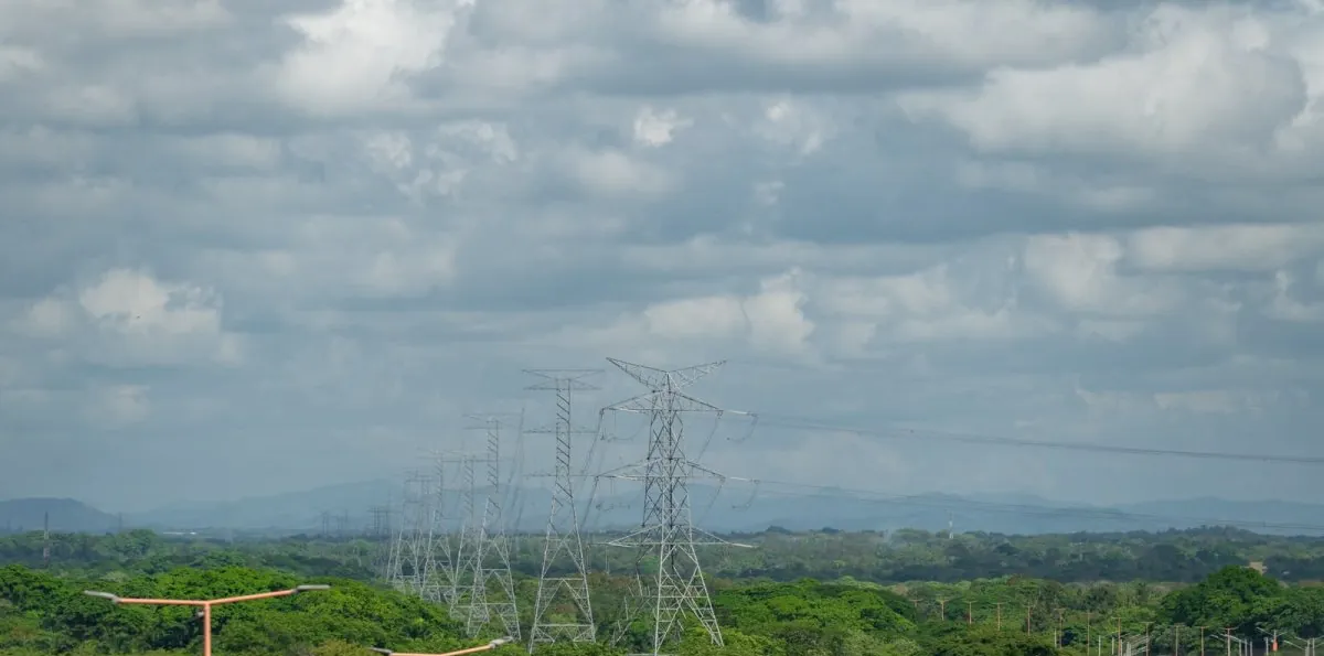 Interrupción del servicio eléctrico: Nueva torre en Navarrete
