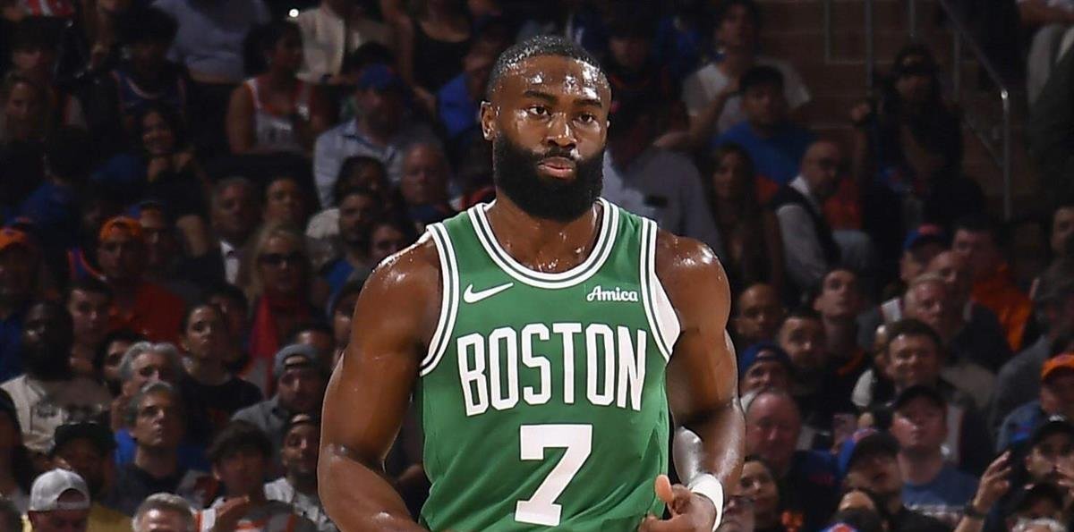 Pritchard y Brown encabezan triunfo de Celtics sobre Bulls