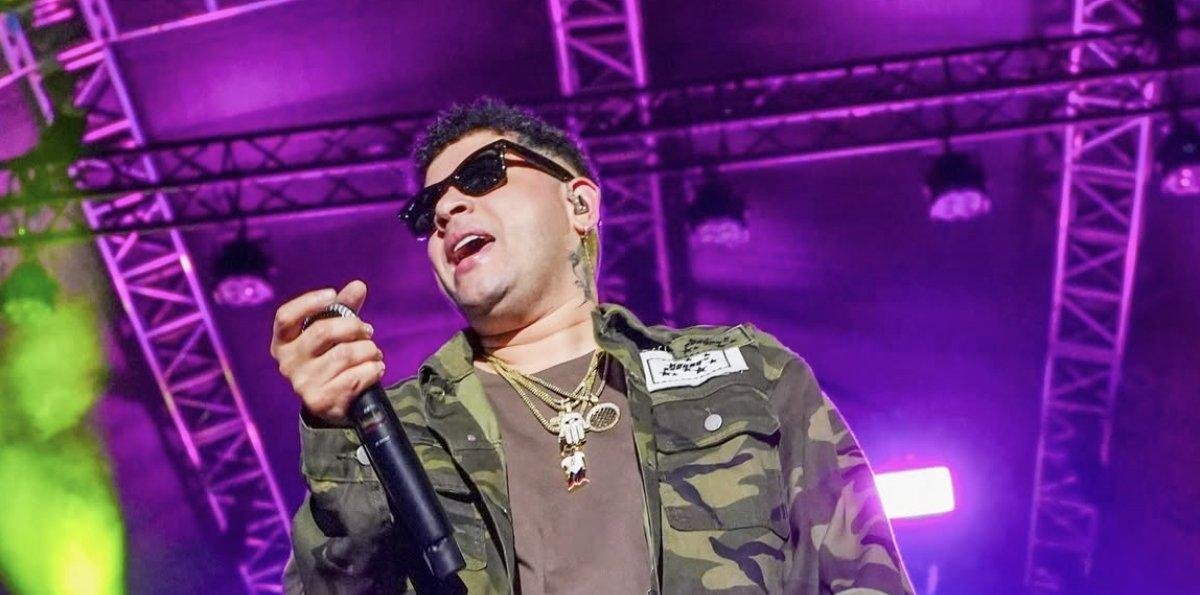 Miles disfrutan de concierto de Yiyo Sarante y Shadow Blow en la primera salida del Carnaval Vegano 2026