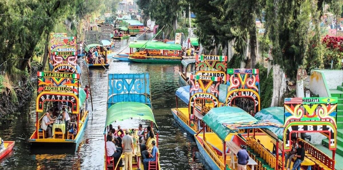 Toneladas de cabello limpian los canales mexicanos de Xochimilco