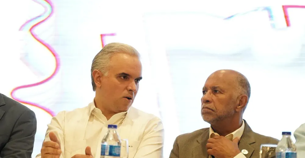 De Camps reafirma apoyo al magisterio