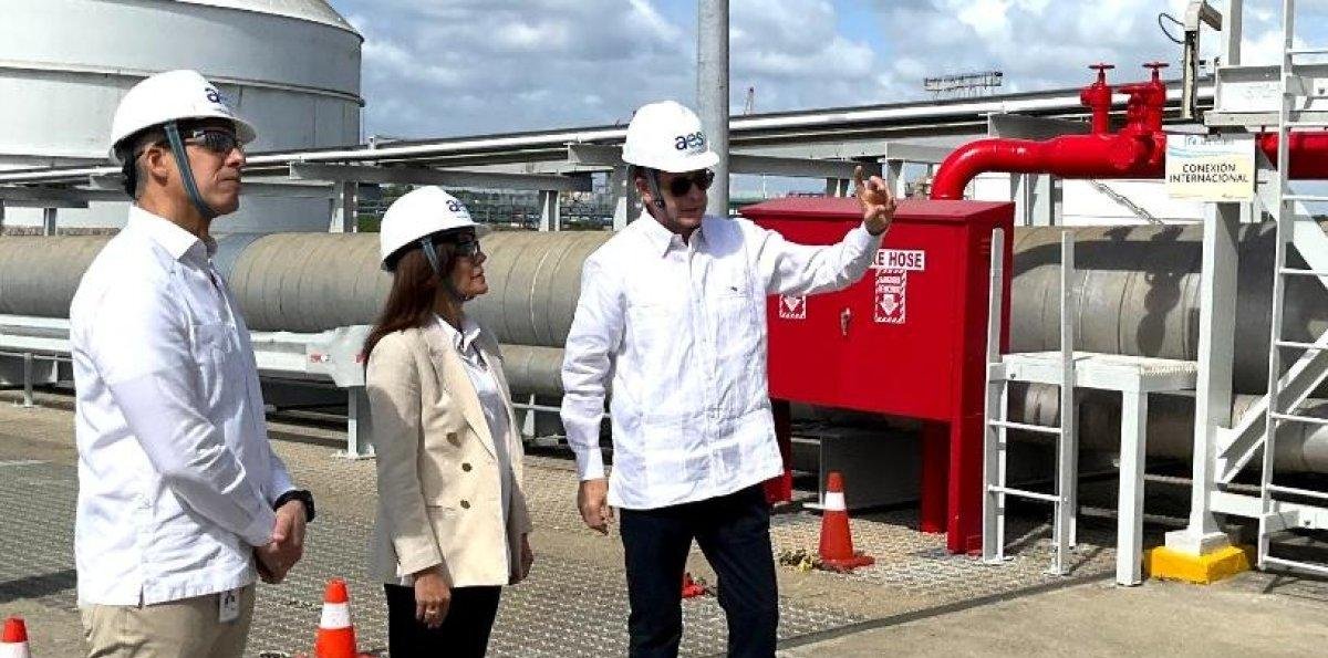 AES presenta proyectos de inversión embajadora EE.UU.