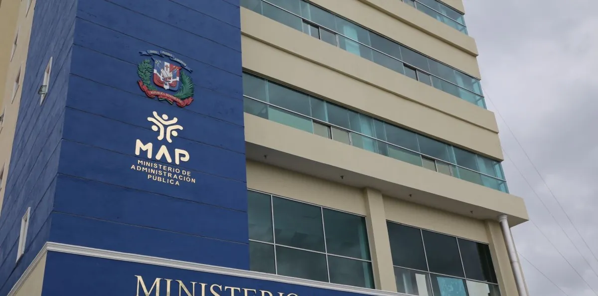 Gobierno dispone jornada laboral reducida por las fuertes lluvias