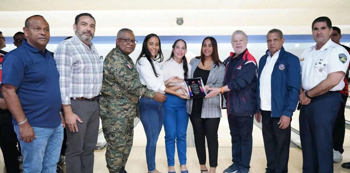 Reconocen legado de Carlos Alonzo en apertura del boliche militar