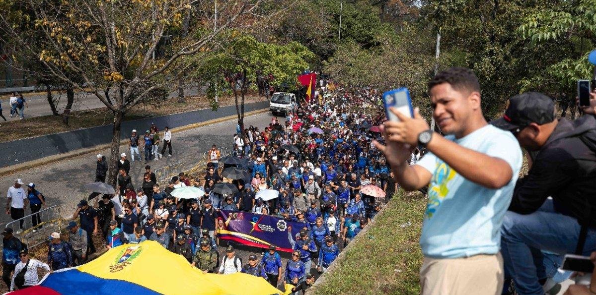 Miles de chavistas exigen a EEUU liberación de Maduro