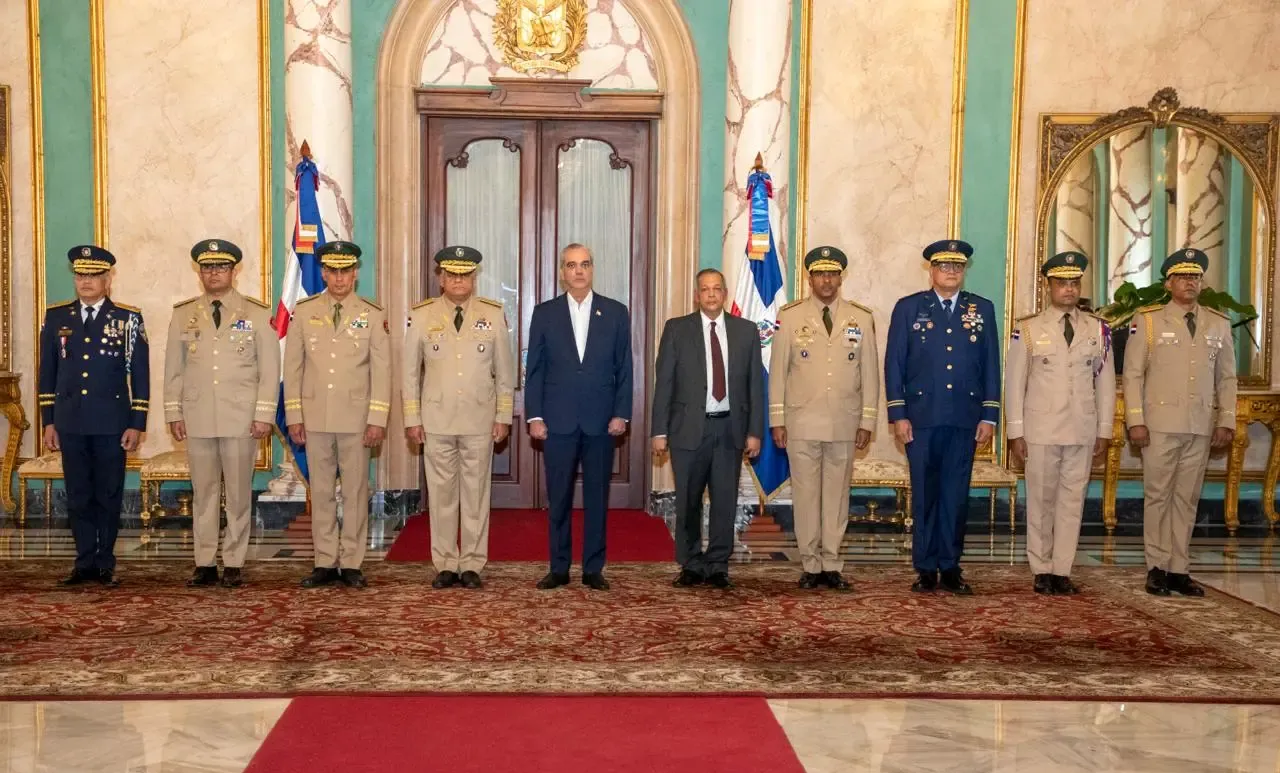 Luis Abinader juramenta mandos militares y policiales