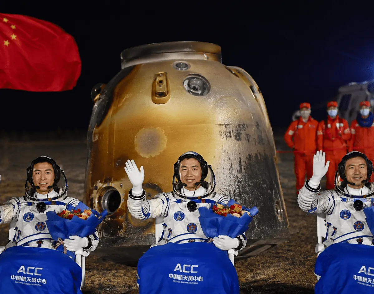 China logra histórico regreso espacial tras 210 días en órbita