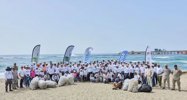 United Petroleum en jornada de limpieza Playa Gringo, en Haina