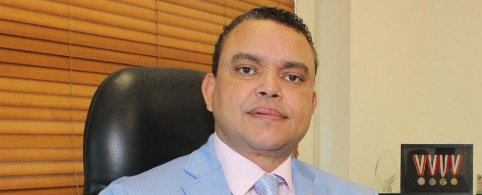 SNS suspende concurso de servicios de nutrición y diálisis tras denuncia de licitaciones de excepción