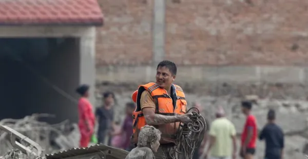 Nepal confirma 332 muertos y 1,500 desparecidos por riada