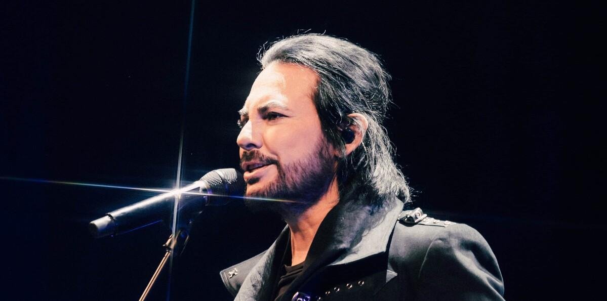 Beto Cuevas anuncia su concierto acústico en Santo Domingo