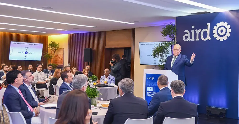 La DGII presenta avances ante el sector industrial