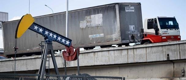 Precios del petróleo cierran con leve aumento