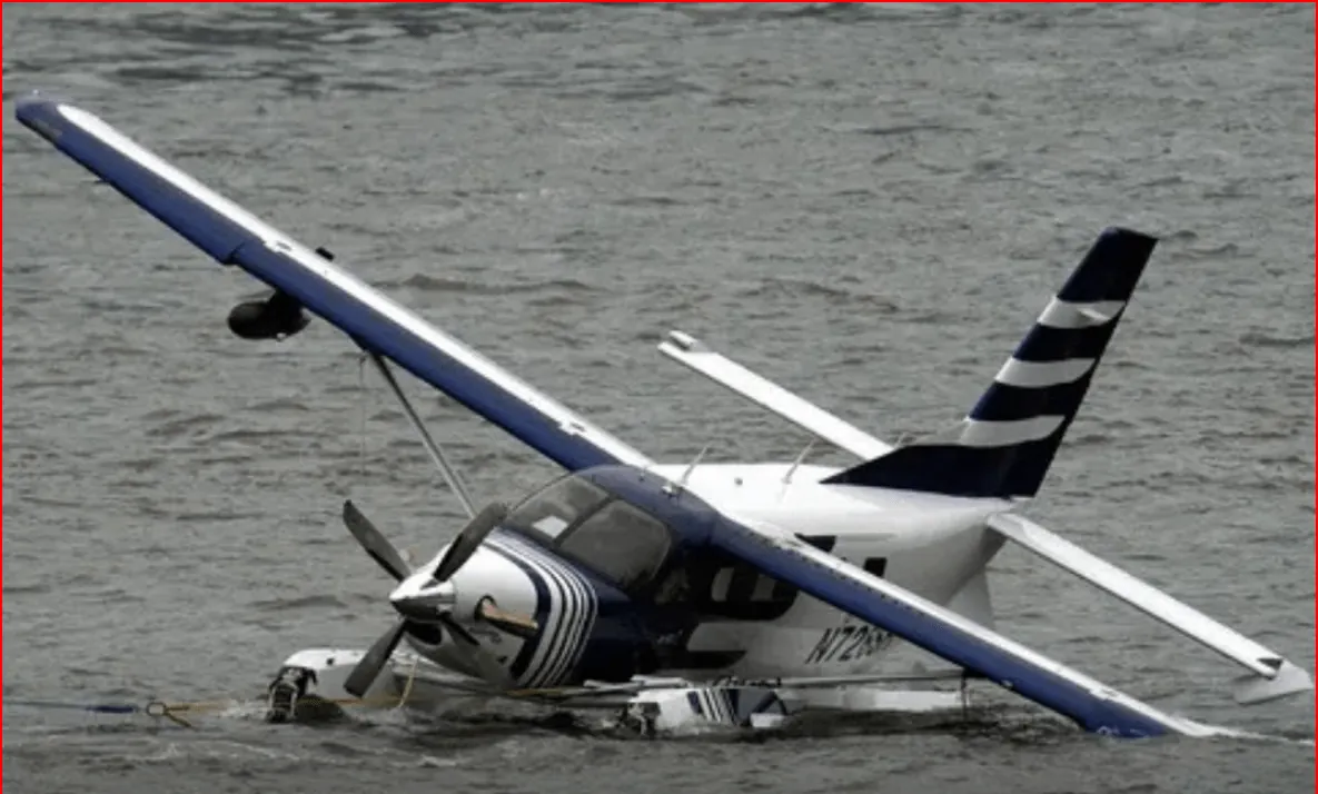 Hidroavión realiza aterrizaje de emergencia en el East River de Nueva York; ocho personas fueron rescatadas