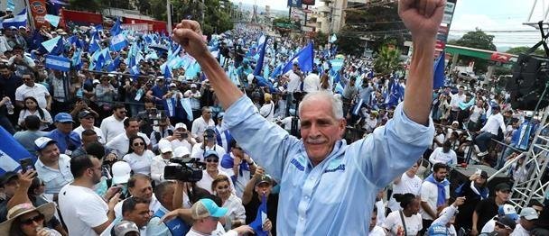 Asfura recibe su credencial como presidente constitucional electo de Honduras