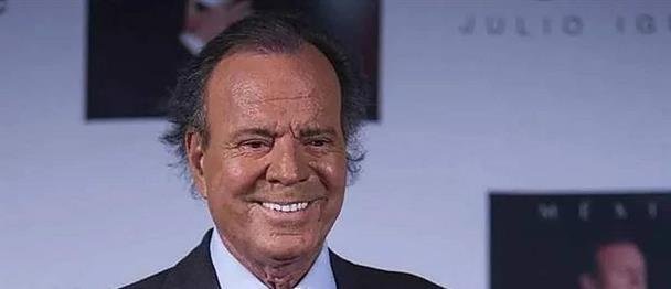 El Gobierno español pide investigar denuncia contra Julio Iglesias