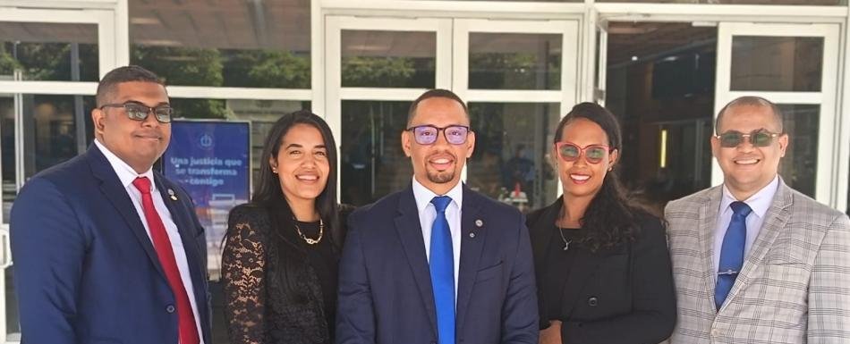 Dante Ozuna Mercedes deposita candidatura para representar a jueces de paz ante Consejo del Poder Judicial