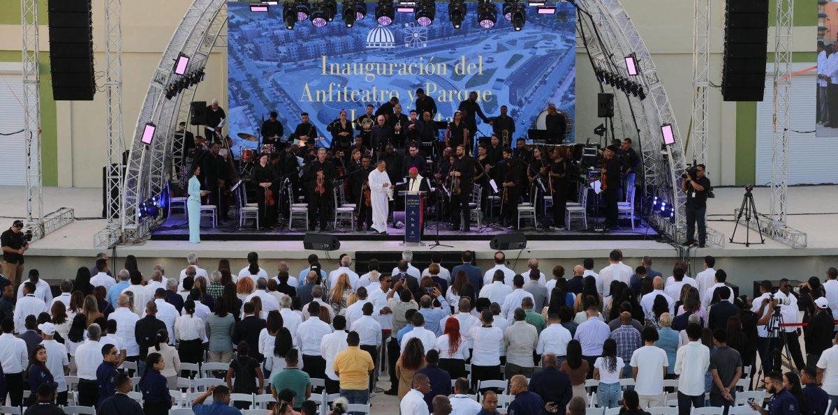 Luis Abinader inaugura Anfiteatro La Gaviota en Ciudad Juan Bosch