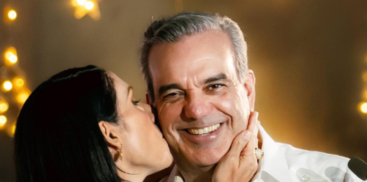 Luis Abinader celebra 31 años de casado con Raquel Arbaje al ritmo de merengue: "Ahora es que falta mambo"