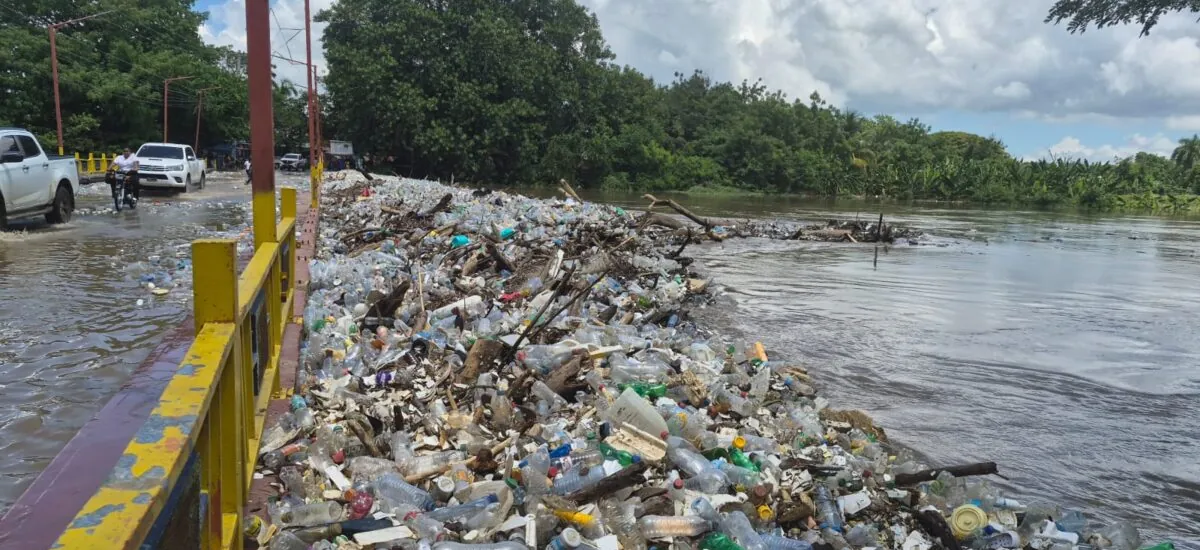 Crisis de plásticos en RD agrava inundaciones y evidencia fallas estructurales y de conciencia ciudadana