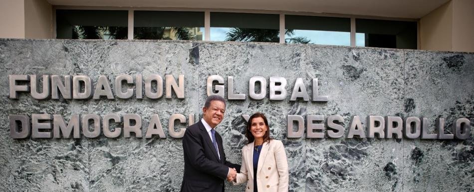 Embajadora de Estados Unidos visita a Leonel en Funglode