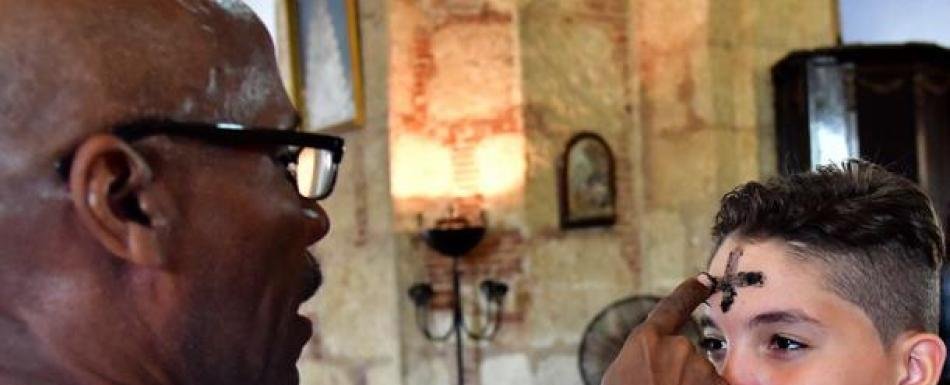 ¿Quieres ponerte las cenizas? Aquí algunos horarios y parroquias