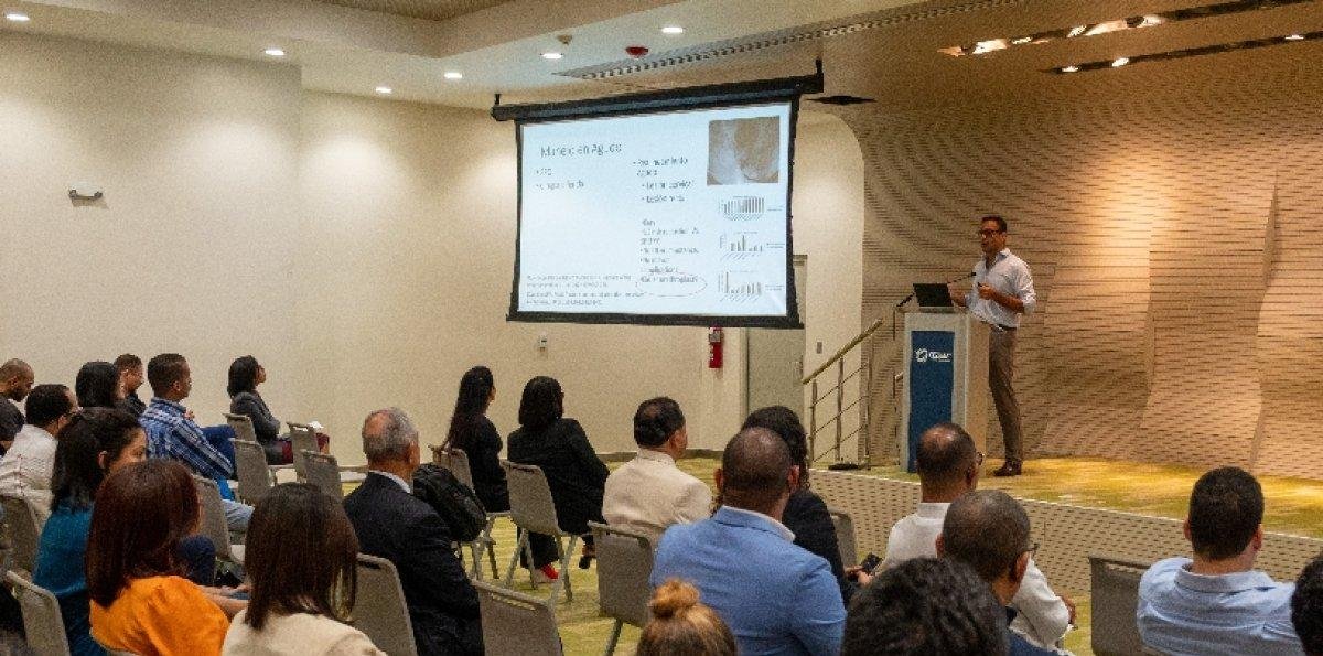 Urología realiza simposio con técnicas reconstructivas