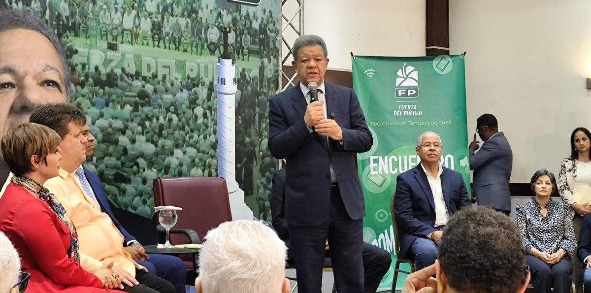 Leonel Fernández apoya explotación minera con normas estandarizadas mundiales