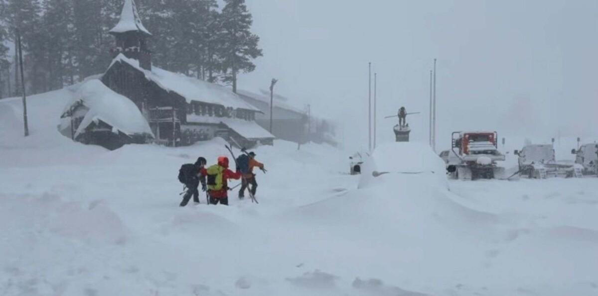 Diez esquiadores están desaparecidos tras avalancha en California