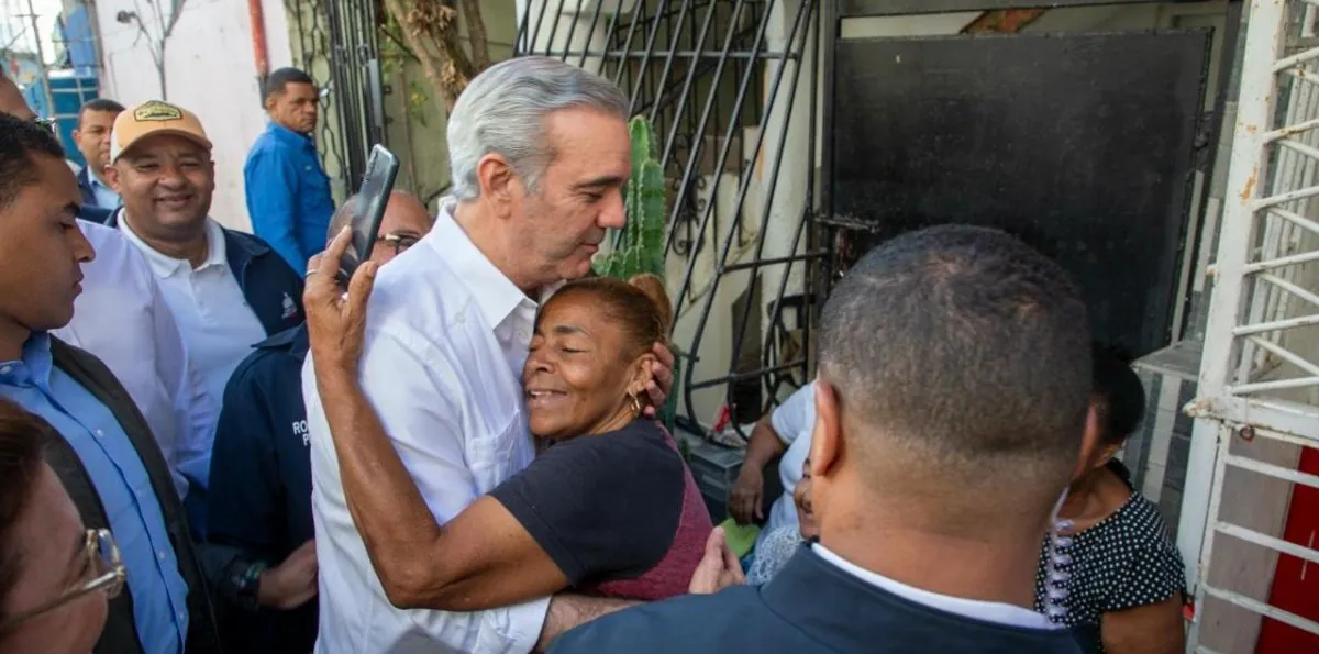 Luis Abinader promete a Los Platanitos: "Entre la alcaldesa y yo vamos a buscar una solución definitiva"