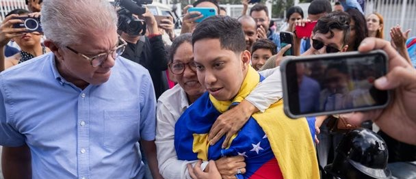 La oposición mayoritaria de Venezuela saluda liberaciones de presos políticos