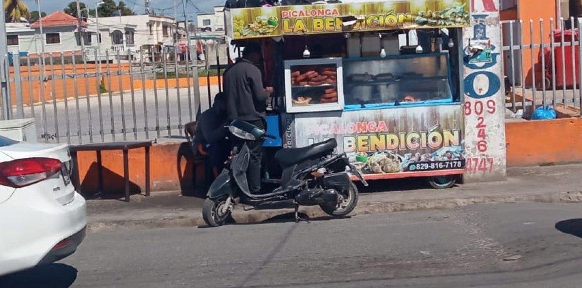 Médico epidemiólogo dice que es preocupante la venta de comida callejera sin ningún control sanitario