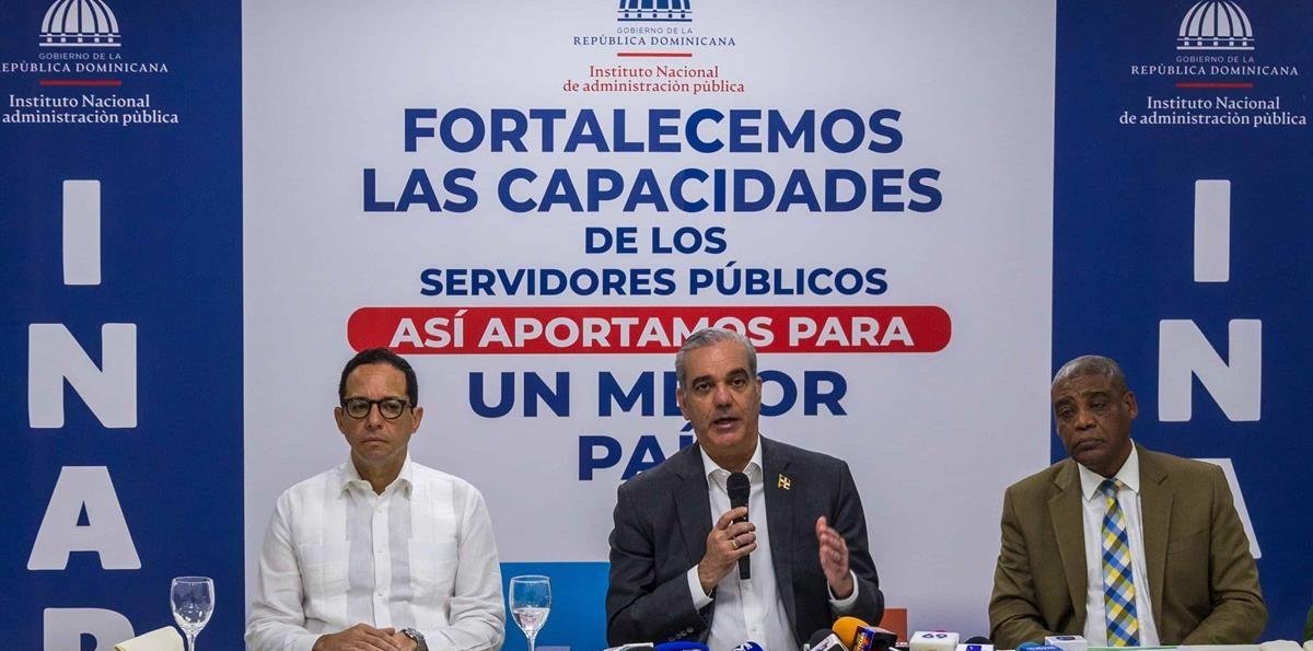 El Gobierno anuncia 500 becas académicas para servidores públicos