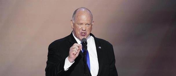 Emisario de Trump promete proseguir las operaciones antinmigración en Mineápolis