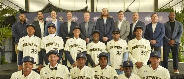 Milwaukee presenta prospectos en inicio de firmas internacionales
