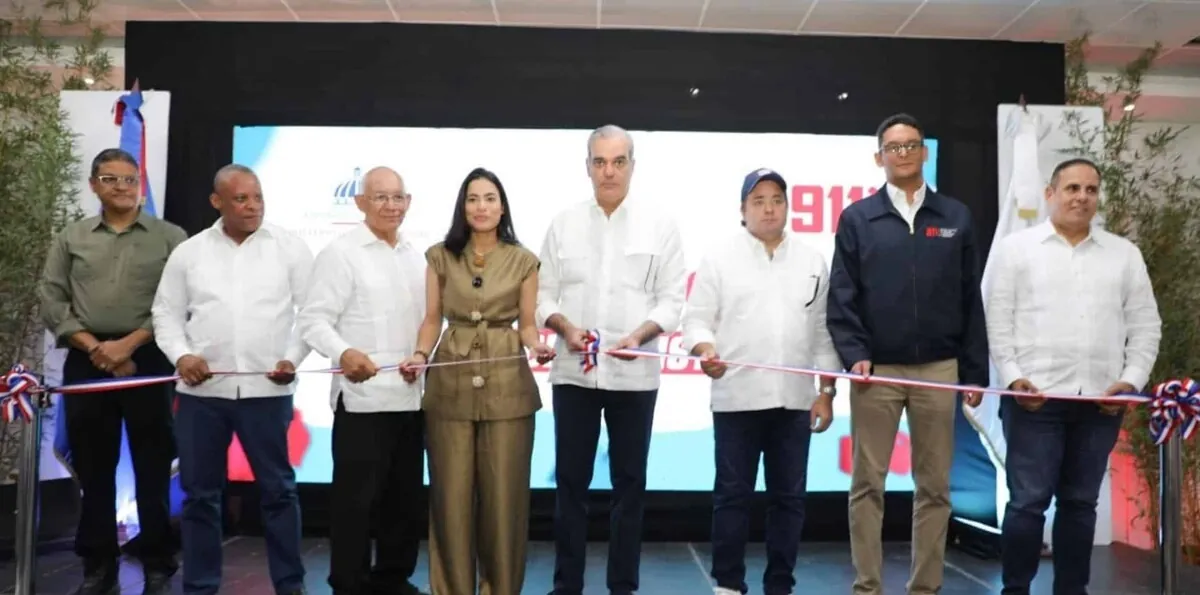 Abinader deja en funcionamiento el Sistema 911 en Montecristi