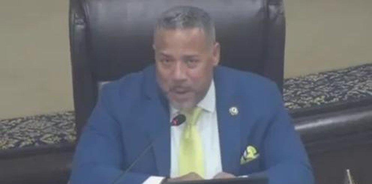 Alex Méndez demanda al alcalde de Paterson limpiar calles que causan inconvenientes a los residentes