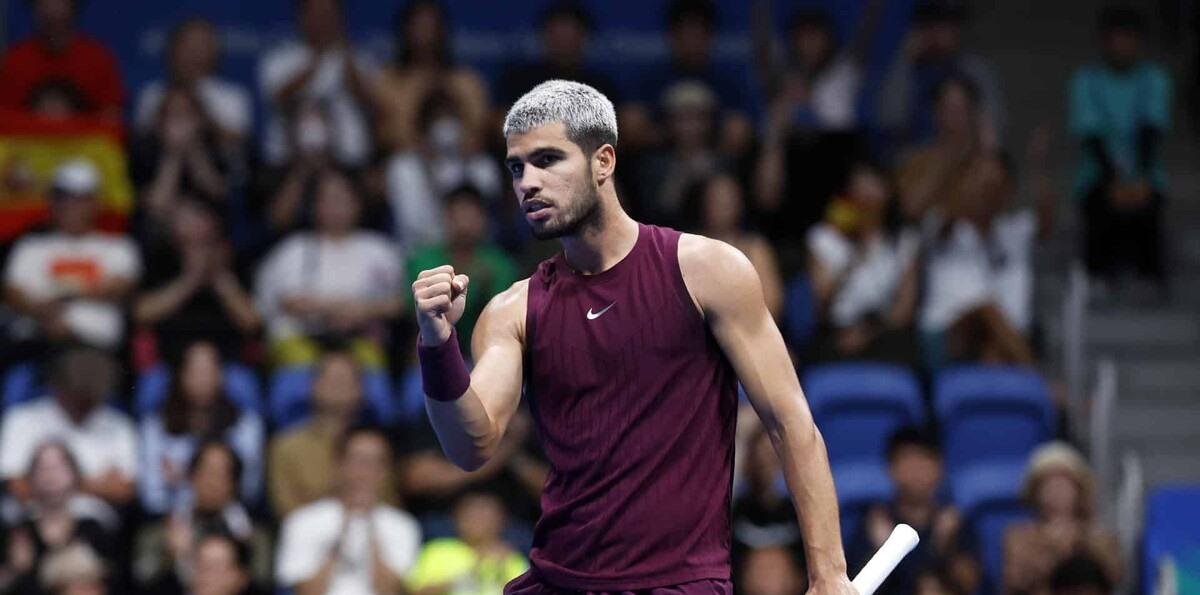 Alcaraz, 150 victorias en pista dura y pase a octavos