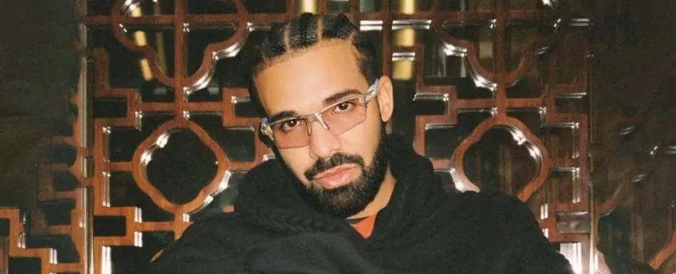 Drake publica tres álbumes en simultáneo