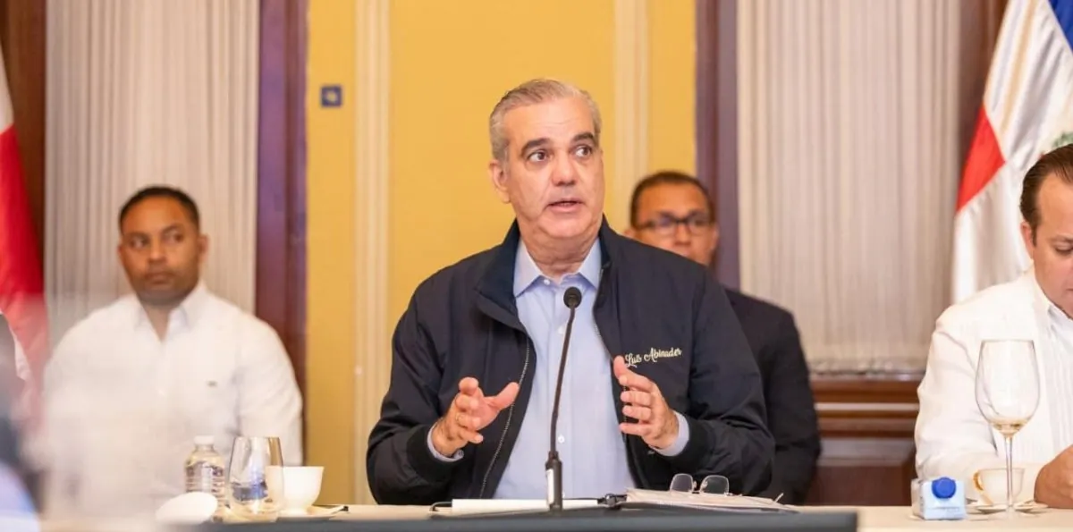 Luis Abinader designa comisión de veeduría para licitación de la Autopista del Ámbar: ¿Quiénes son los "ojos" ciudadanos?