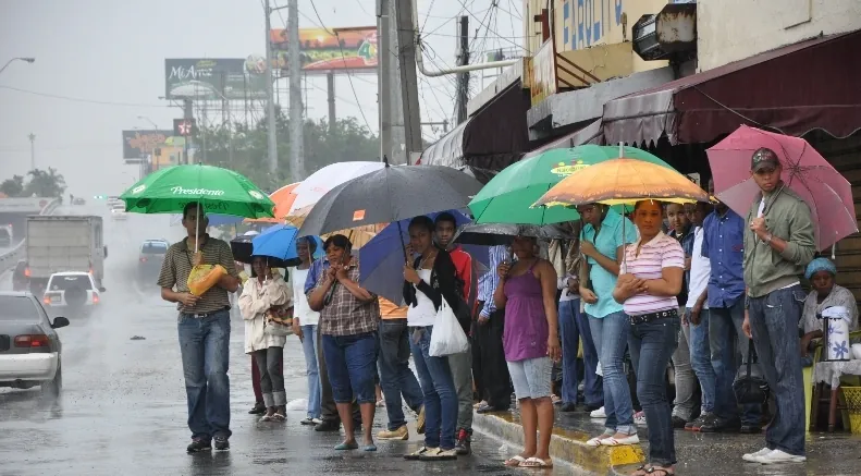 Activan plan contingencia por onda tropical y lluvias en RD