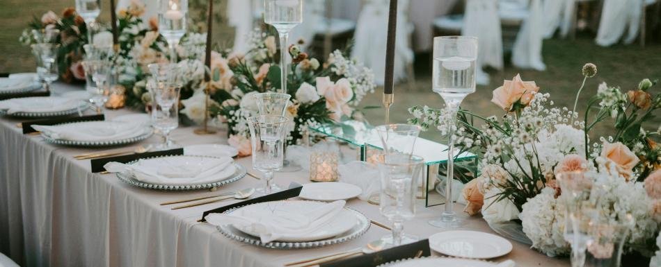 El origen del mantel en la mesa