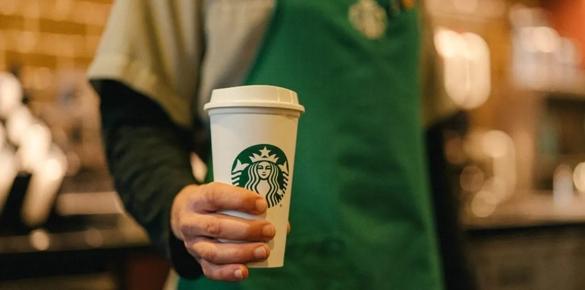 Starbucks anuncia 300 despidos corporativos en Estados Unidos