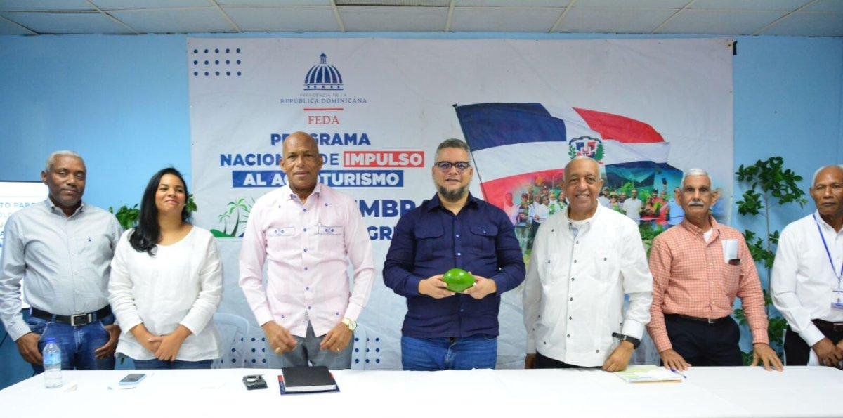 Gobierno dice construirá en Cambita parque del aguacate