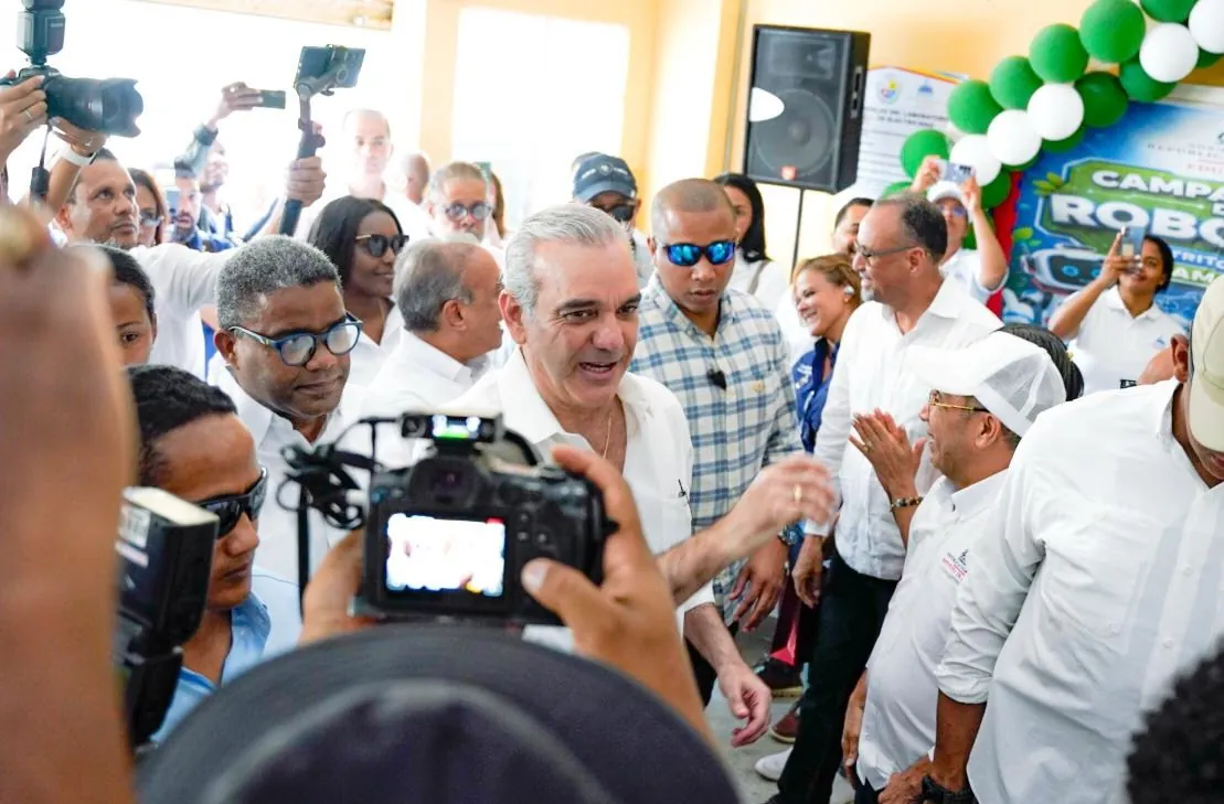 Abinader en Samaná: “El Gobierno está para servir a su pueblo, especialmente a quienes más lo necesitan”