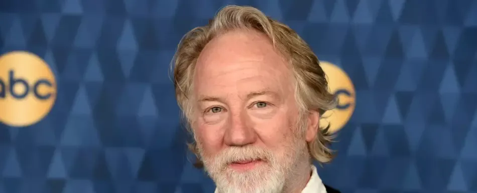 El actor Timothy Busfield fue acusado en Nuevo México de cuatro cargos de contacto sexual con una menor