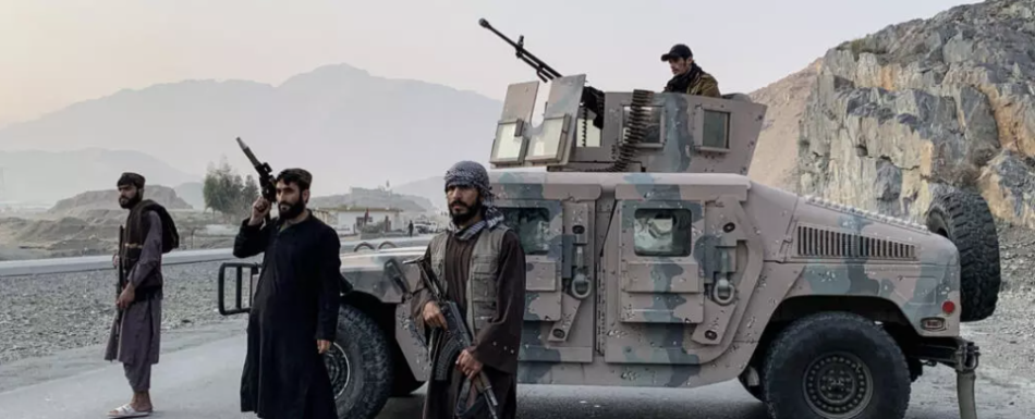 Pakistán declara la "guerra abierta" a Afganistán y bombardea Kabul