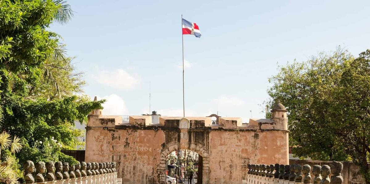 ¿Por qué se llama República Dominicana y no simplemente Dominicana?