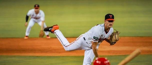 Toros borran su mala racha y se mantienen en el segundo lugar del round robin al vencer 3-1 a Leones