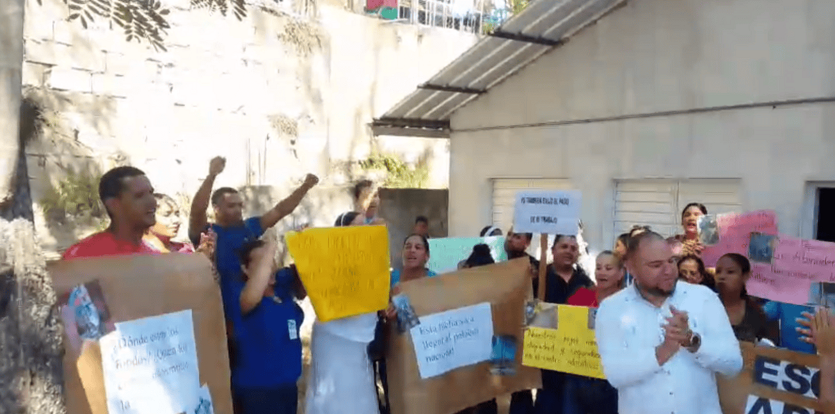 Comunitarios exigen terminación del liceo paralizado desde 2024 en Santiago